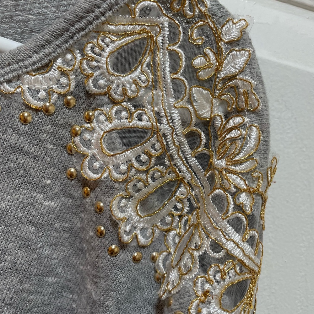 Lightweight embroidered sweatshirt - Picture 3 of 5